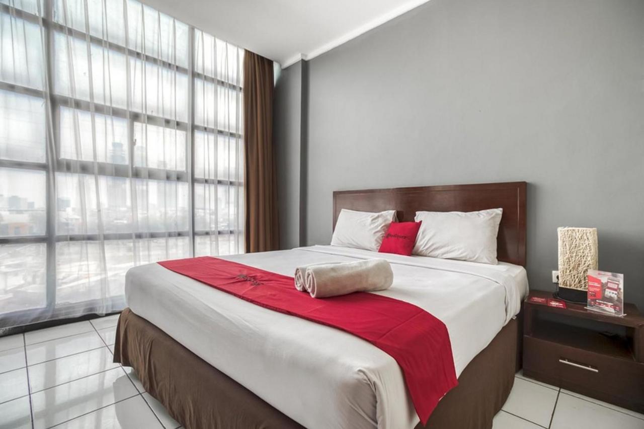 Hotel Reddoorz Plus @ Tanah Abang Giacarta Esterno foto